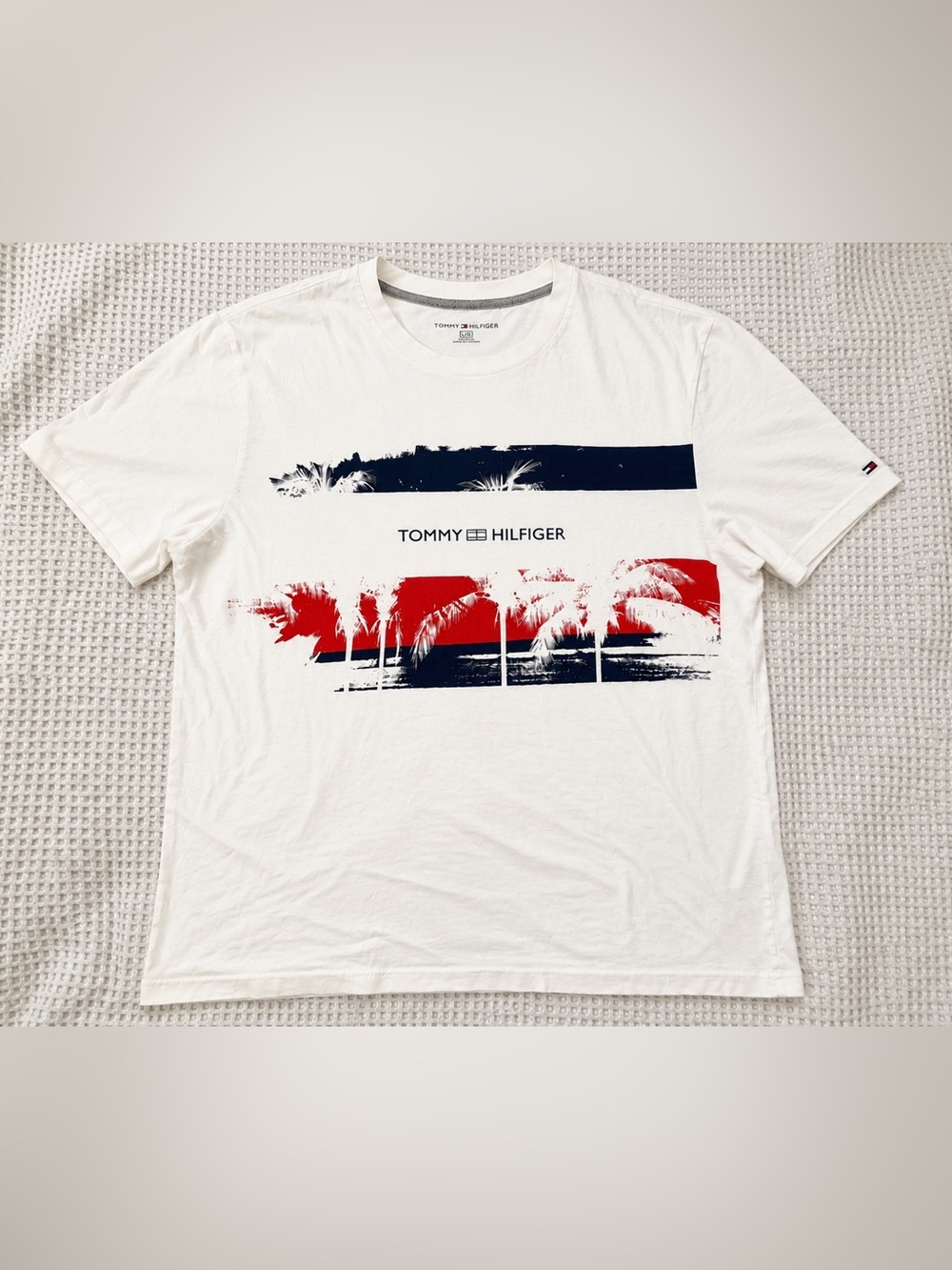 Men’s Tommy Hilfiger | Large | Graphic T-Shirt